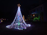 6,400 lights in mega-tree